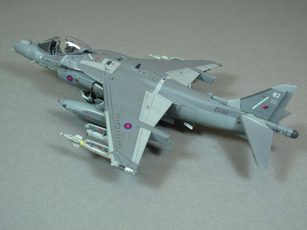 SaiLiN Modelo acabado aeronave 1/72 Harrier decolagem e pouso para caça mar  Harrier modelo de aeronave de caça decorações acabadas réplica modelo de  avião (cor: N) Tudo está bem : : Brinquedos