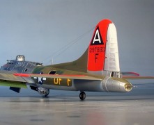 Avião Boeing B-17G Flying Fortress                     04283 REVELL ALEMA