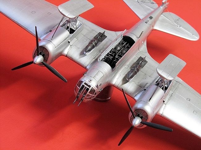 ICM 1:72 SB 2M-100A Bausatz – Sowjetischer Bomber Aus Dem Zweiten Weltkrieg