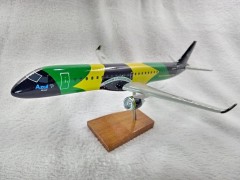 Aviao Embraer 195 - Azul Linhas Aereas - Bandeira do Brasil - MAQUETE Aviao Embraer 195 - Azul Linhas Aereas - Bandeira do Brasil - MAQUETE