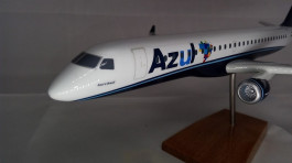 Aviao Embraer 195 - Azul Linhas Aereas - Pintura Padrao - MAQUETE Aviao Embraer 195 - Azul Linhas Aereas - Pintura Padrao - MAQUETE