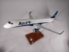 Aviao Embraer 195 - Azul Linhas Aereas - Pintura Padrao - MAQUETE