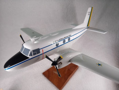 Aviao Embraer Bandeirante EMB-110 - Versao Prototipo - 40CMS - MAQUETE