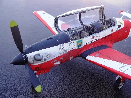 Aviao Embraer Super Tucano - ALX 15 - MAQUETE no Shoptime