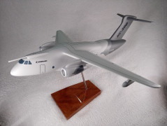 Aviao Embraer KC-390 - Pintura Versao de Demonstracao Embrae - MAQUETE