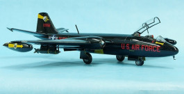 Aviao Martin B-57B Canberra                           010104 AIRFIX
