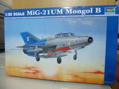 Aviao MiG-21UM Mongol B - TRUMPETER Aviao MiG-21UM Mongol B - TRUMPETER