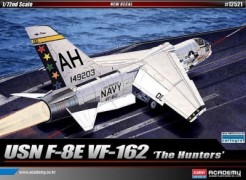 Aviao USN F-8E Crusader VF-162 THE HUNTERS             12521 - ACADEMY