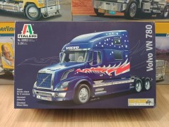 Caminhao Cavalo Mecanico Volvo VN 780 -  Carreta        3892 - ITALERI