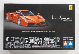 Carro Ferrari ENZO - Rosso Corsa                       24302 - TAMIYA
