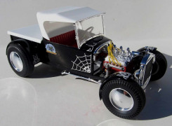 Carro Ford Model T 1927 - Black Widow Hot Rod REVELL ALEMA