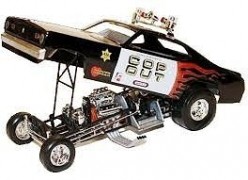 Carro Plymouth Duster - Cop Out FUNNY CAR            4093 REVELL AMERICANA