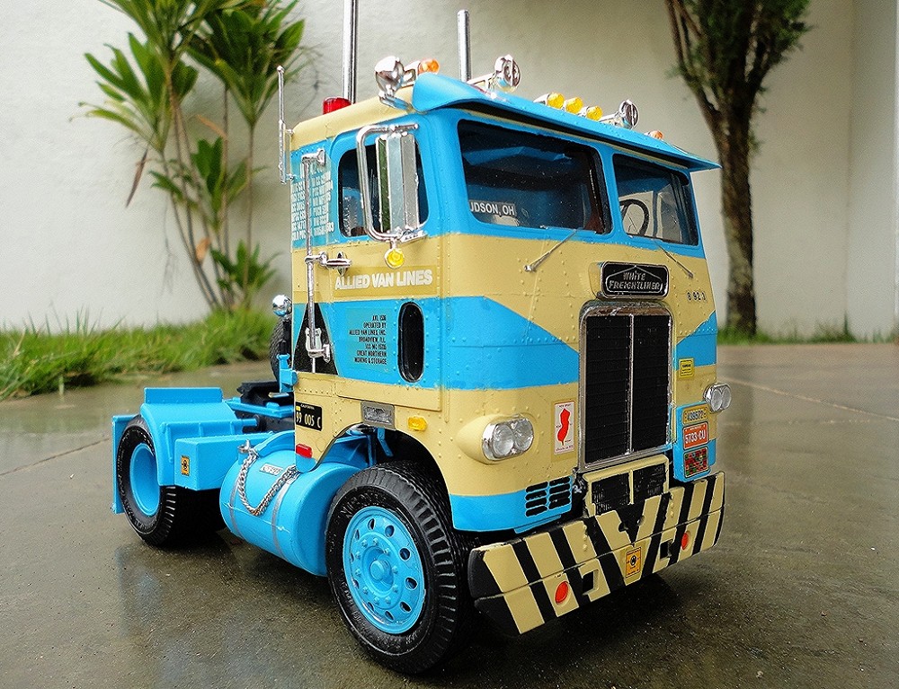 Cavalo Mecanico White Freightliner SD Truck Tractor AMT » Kits