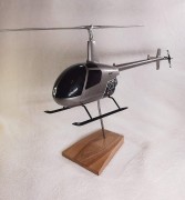 Helicoptero Robinson R-22 - Escala 1/25 - 35cms - MAQUETE