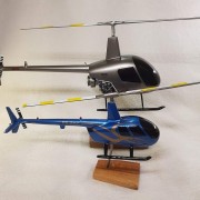 Helicoptero Robinson R-22 - Escala 1/25 - 35cms MAQUETE
