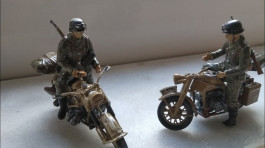 Moto BMW R.75 + Moto Zundapp KS750 + 2 Motociclistas TAMIYA
