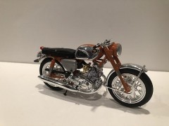 Moto Honda Super Hawk CB-77             898 MPC