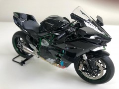 Moto Kawasaki Ninja H2-R                             14131 TAMIYA