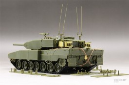 Tanque Leopard 2A4M CAN HOBBYBOSS